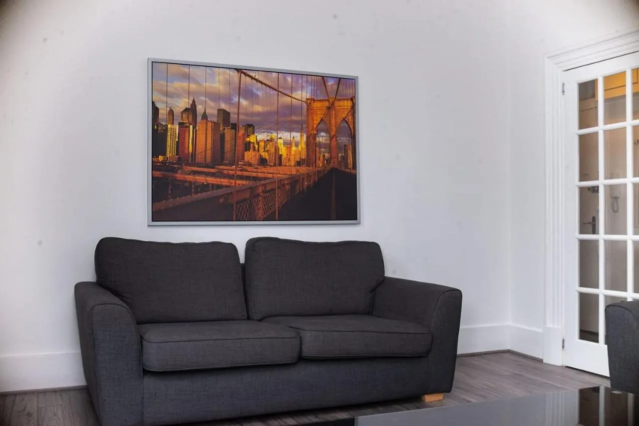 Aberdeen City Centre Flat: 2-Bedroom with Parking